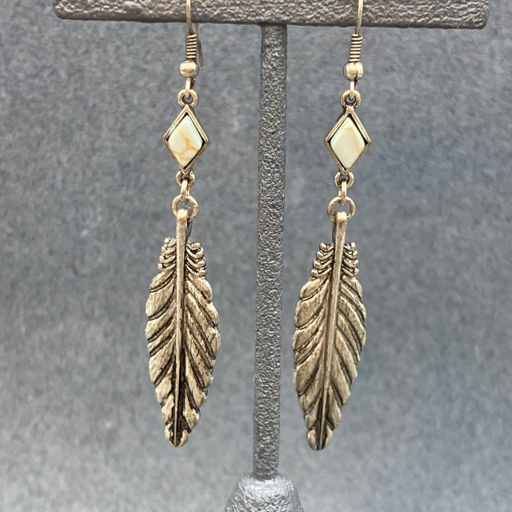Dangle Pierced Earrings Silver Feather Marbled Blue Diamond Hook Retro BoHo